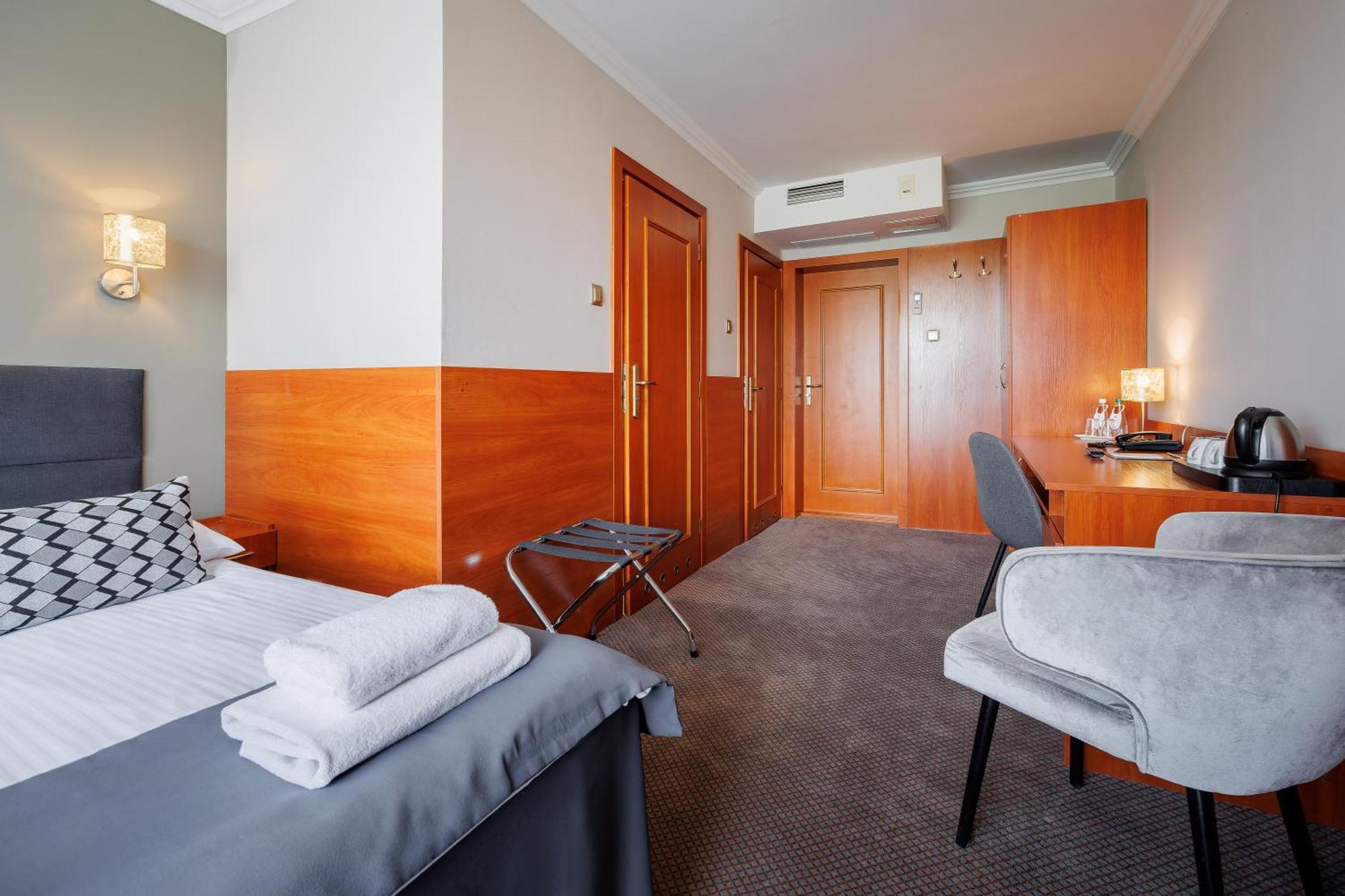 Hotel Cristal Park Tarnów Zewnętrze zdjęcie