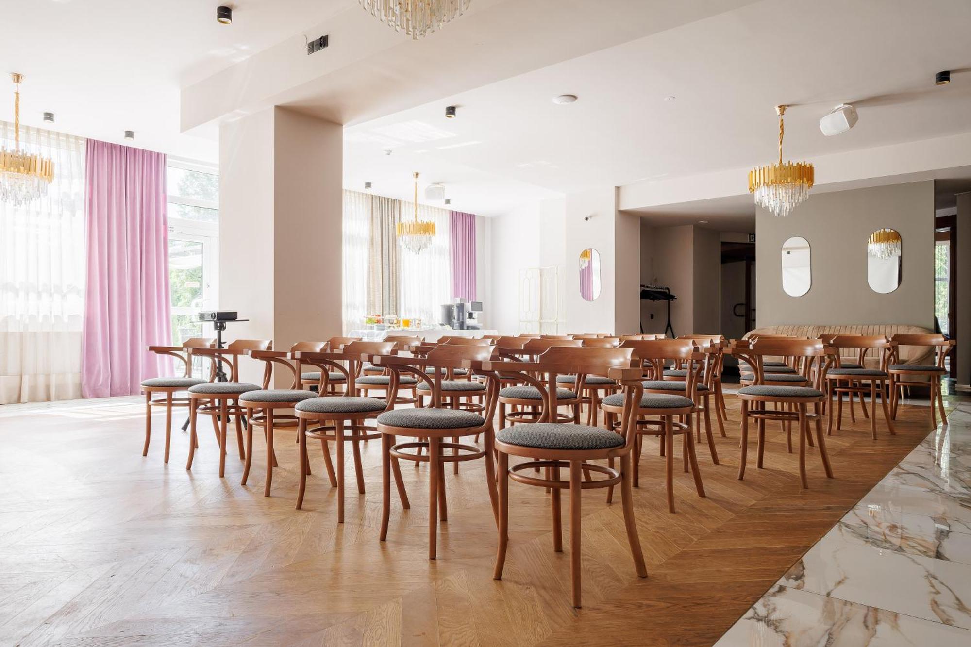Hotel Cristal Park Tarnów Zewnętrze zdjęcie