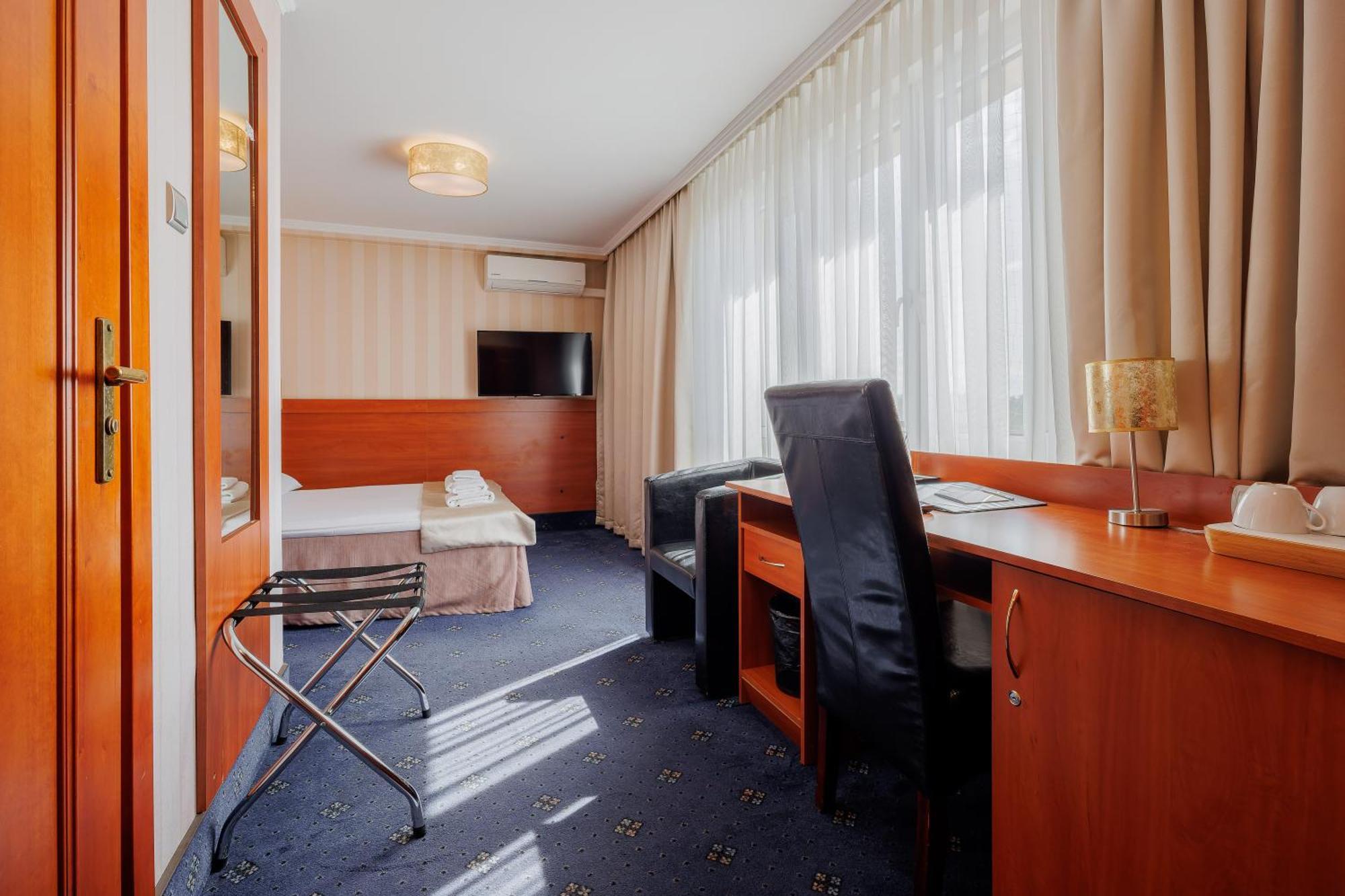 Hotel Cristal Park Tarnów Zewnętrze zdjęcie