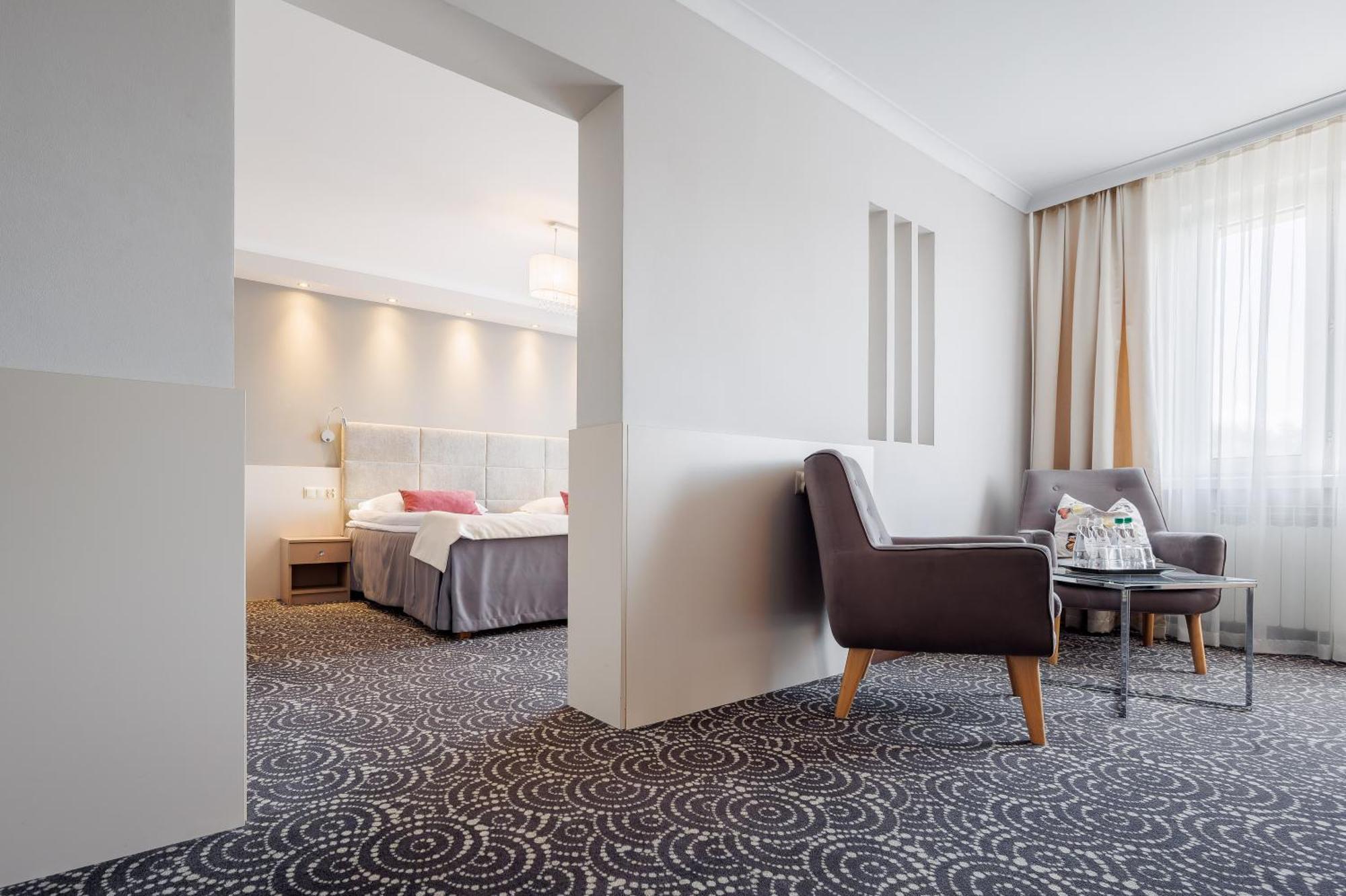 Hotel Cristal Park Tarnów Zewnętrze zdjęcie