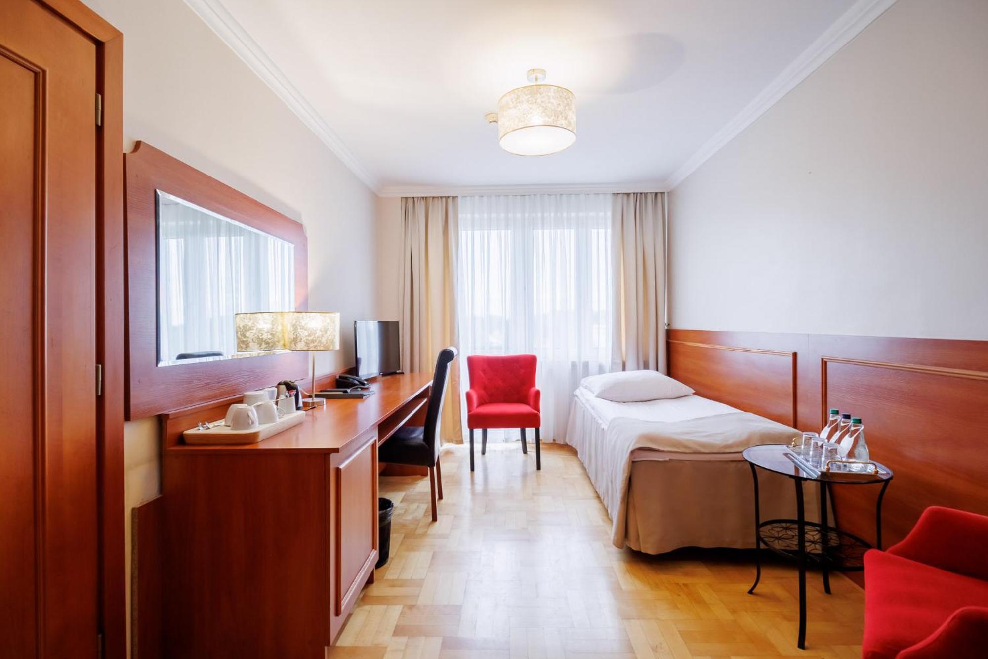 Hotel Cristal Park Tarnów Zewnętrze zdjęcie